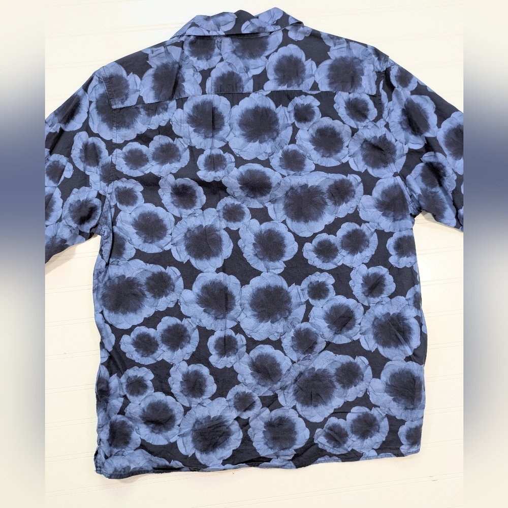 Banana Republic Navy Batik Print Organic Cotton Hawaiian Button Down Shirt - Picture 2 of 3